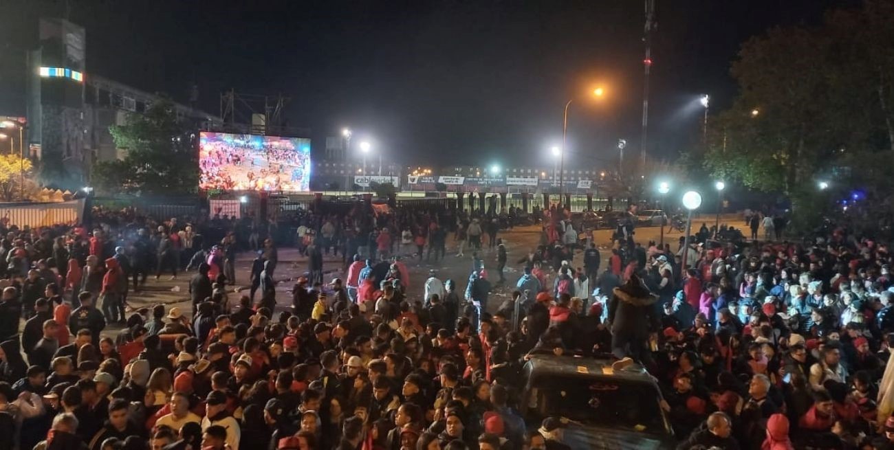 Video: incidentes en el festejo por el año del campeonato de Colón
