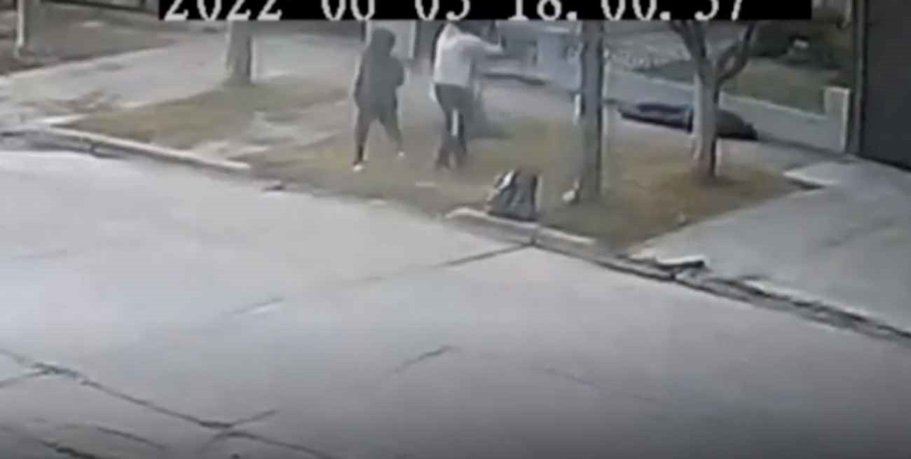 Un policía de civil frustró el robo a una jubilada y le disparó en la cara a uno de los ladrones