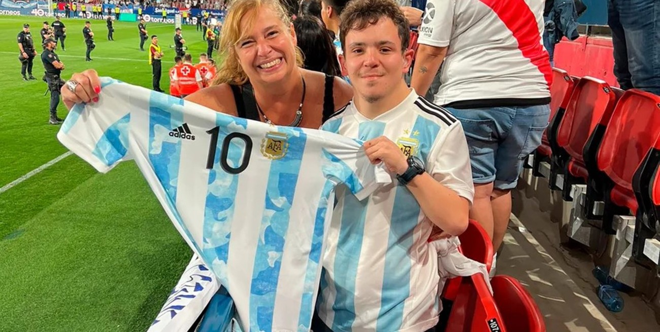 Un santafesino se quedó con la camiseta de Messi ante Estonia y le pidió que venga a Unión