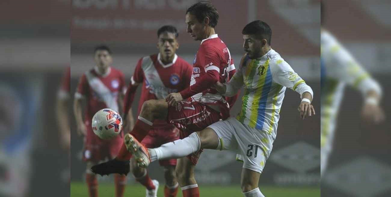 Argentinos Juniors se lo dio vuelta a Aldosivi y ganó por 2 a 1 en el cierre de la primera fecha