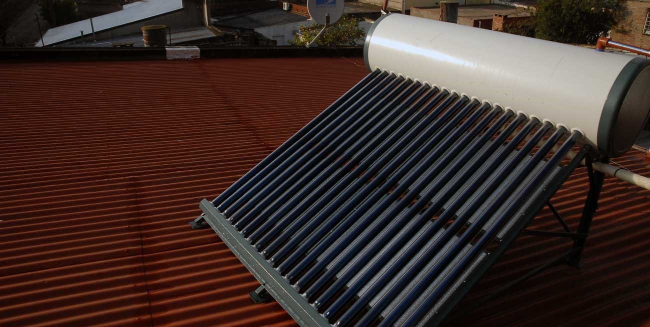 Cómo acceder a los créditos del gobierno para instalar paneles y termotanques solares