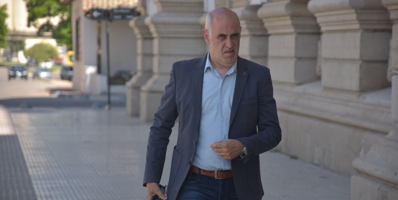 Reforma constitucional: ingresa el séptimo proyecto y se reúne la UCR