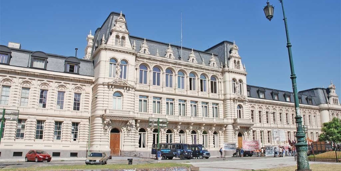 A docentes universitarios les ofrecieron adelantar tramos