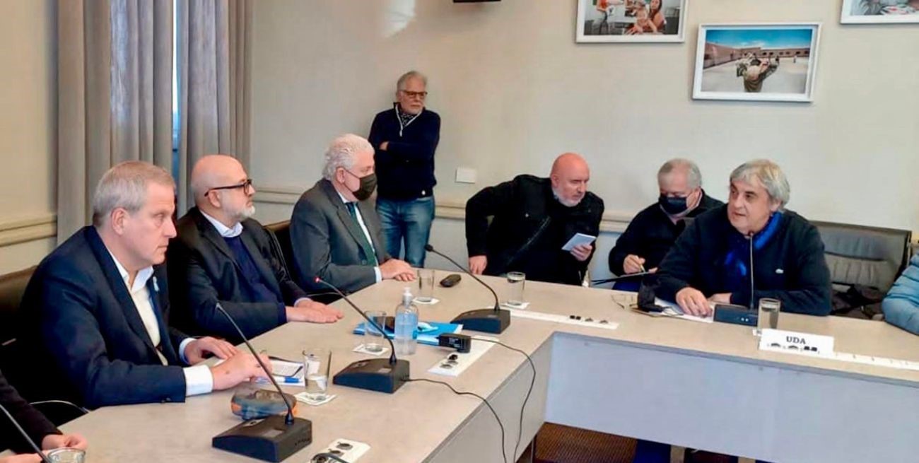 UDA explicó que "se renegoció un 70% para el salario inicial docente para todo el país"

