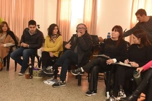 "Somos como Los Orozco de León Gieco; somos sólo ocho (diputados)", dijo Ricardo Olivera, tras valorar la pluralidad de la convocatoria lograda en el partido. Crédito: Guillermo Di Salvatore