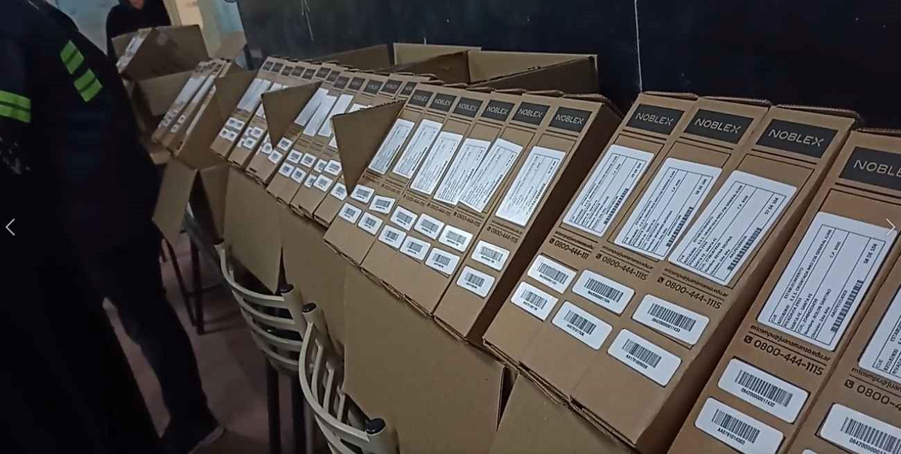 Conectar Igualdad: entregaron 105 netbooks a alumnos de la escuela Bustos