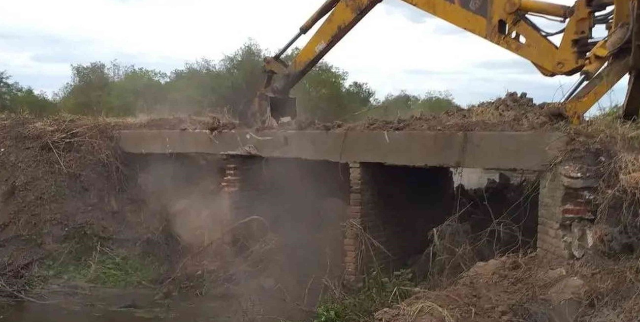 Comenzó la reconstrucción de alcantarillas sobre el canal “Las Calaveras”