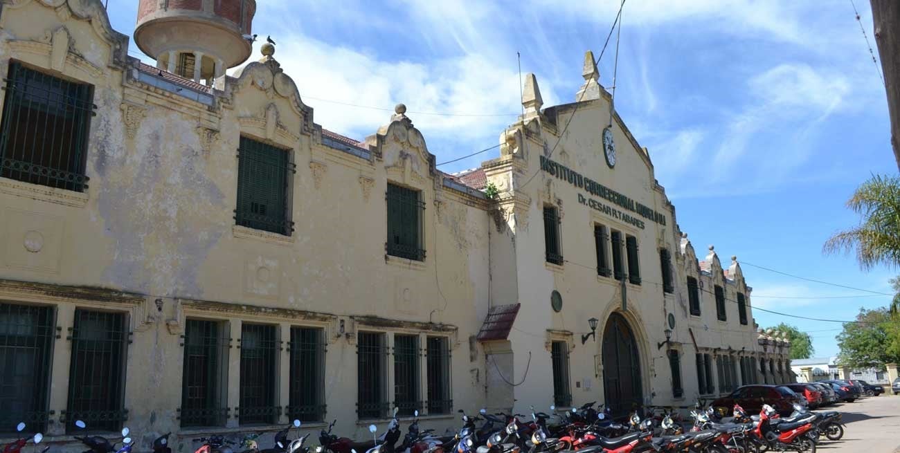 Buscada por el tiroteo en Alem, cambió de "look" para visitar a su novio preso