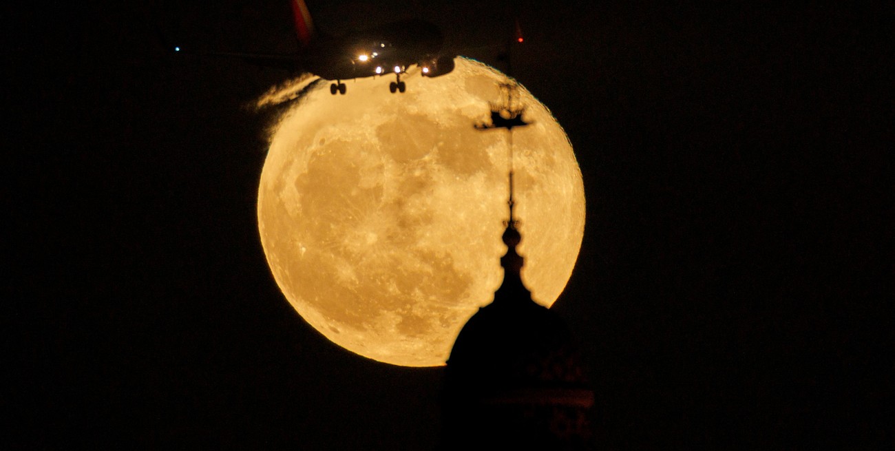 Espectaculares imágenes de la Luna de Fresa alrededor del mundo