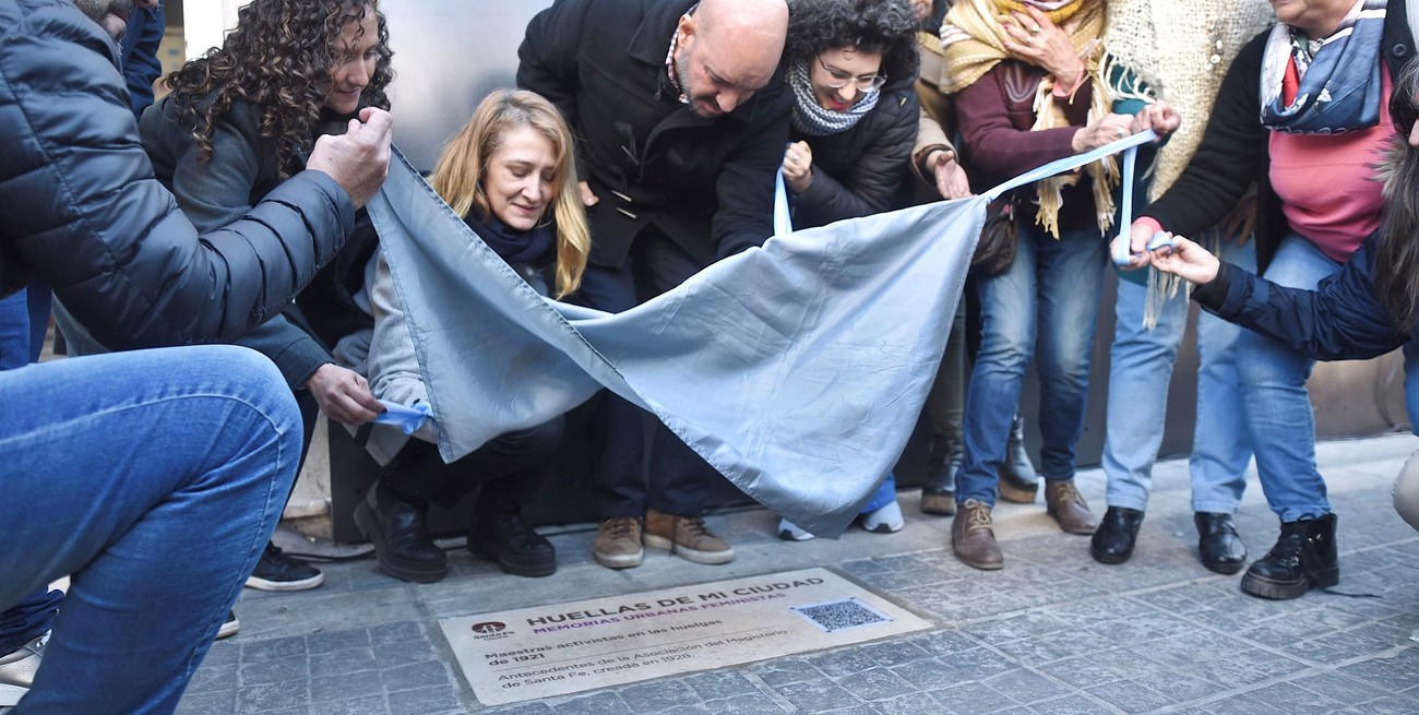 Colocarán una baldosa para homenajear a pioneras de la investigación científica