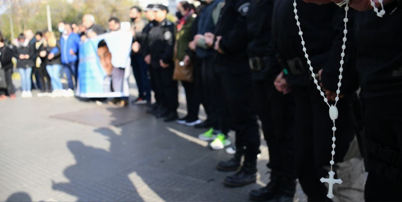 Rosario: policías mostraron su apoyo al oficial internado en el HECA