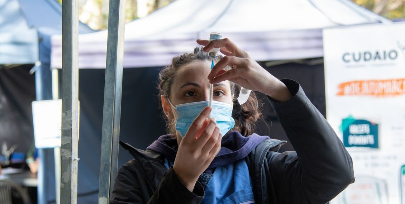 Recomiendan recibir la vacuna contra fiebre hemorrágica y donar plasma