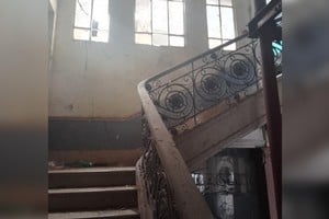 Edificio Plaza Ritz. Escalera interna en estado de derrumbe.