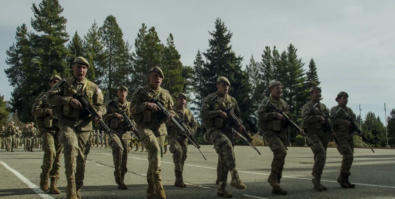 Denuncian a la jueza que ordenó entregar tierras del Ejército a una comunidad mapuche