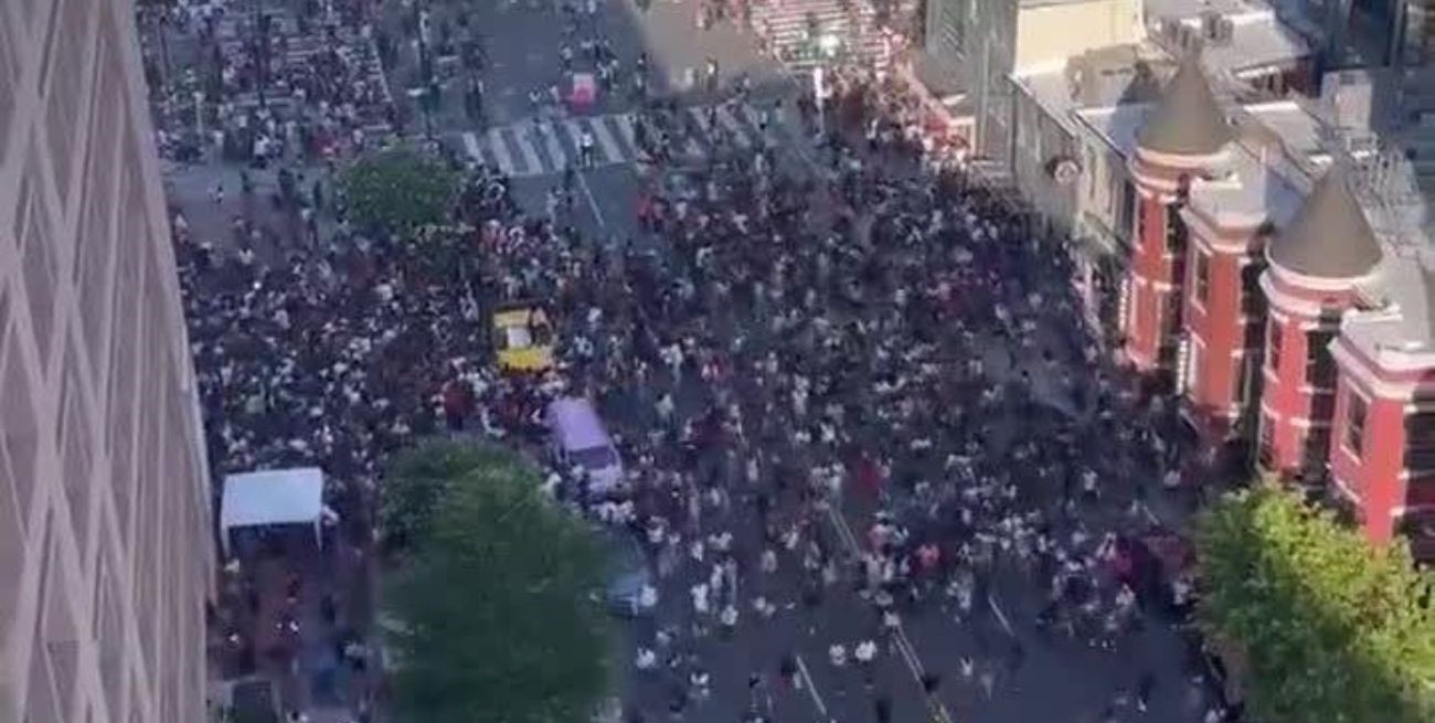 Al menos un muerto y tres heridos por un tiroteo en el festival Moechella en Estados Unidos