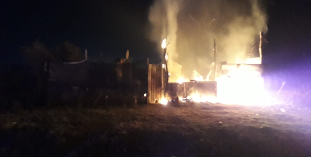 Pueblada e incendio en Monte Vera