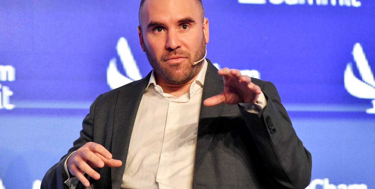 Guzmán: "Los que dicen que la deuda en pesos es insostenible no pasarían un examen de la facultad"