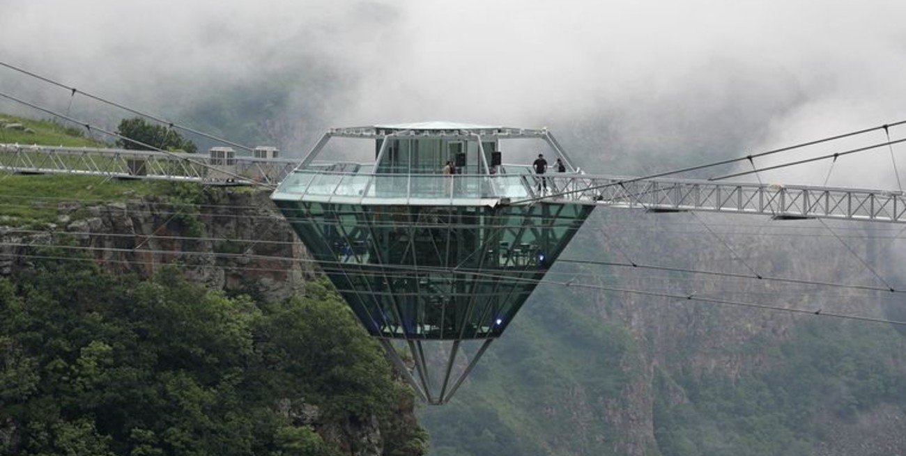 Comer en las alturas: el nuevo bar en Georgia a 280 metros del suelo