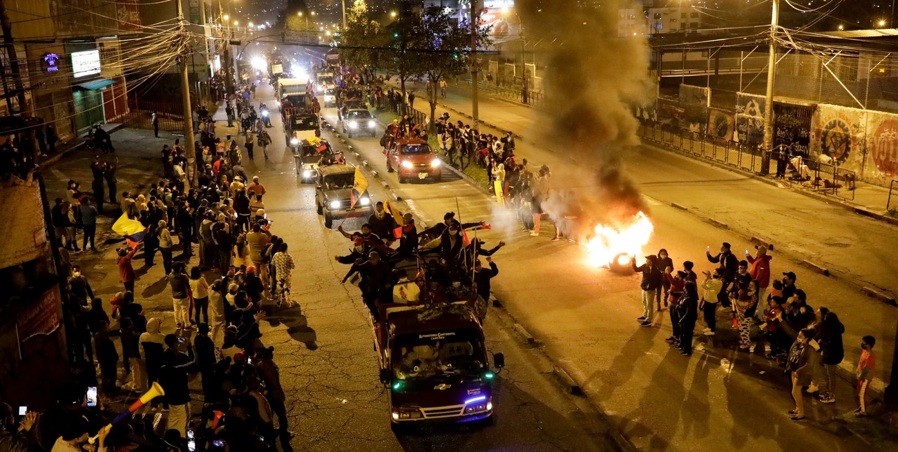 Ecuador: militares condenan protestas por "serio riesgo" para la democracia