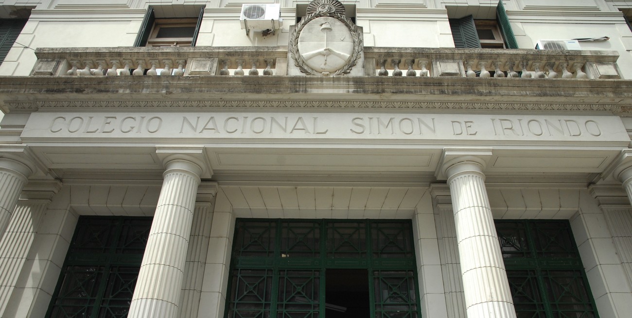 Investigan la violación de una alumna en el colegio Nacional Simón de Iriondo