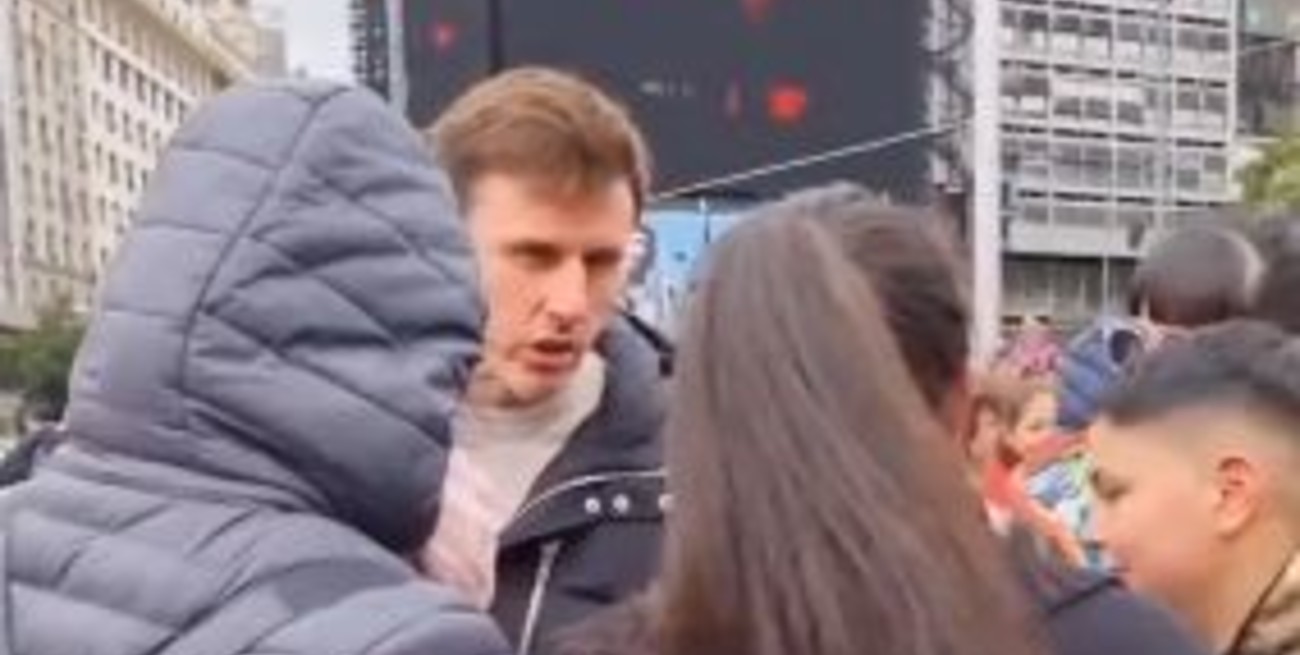 El marido de Pampita denunció que “Los CEOs de la pobreza” lo echaron de una marcha en el Obelisco