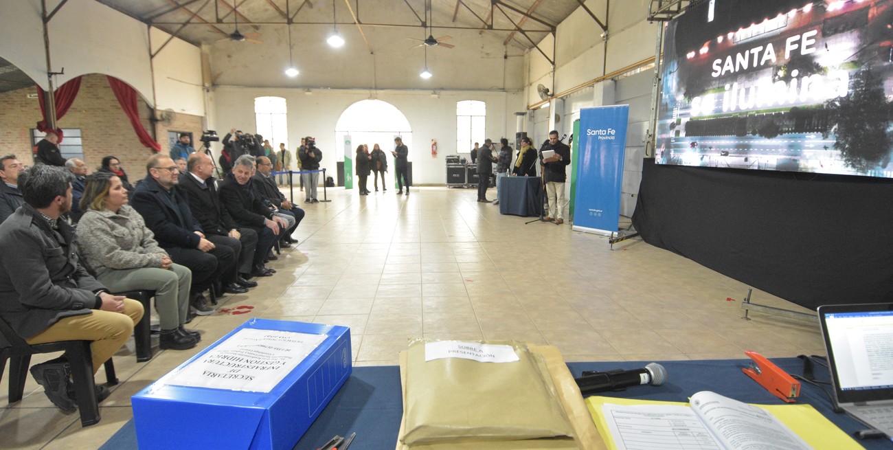 Se presentaron 5 ofertas para iluminar 5 barrios de la ciudad de Santa Fe