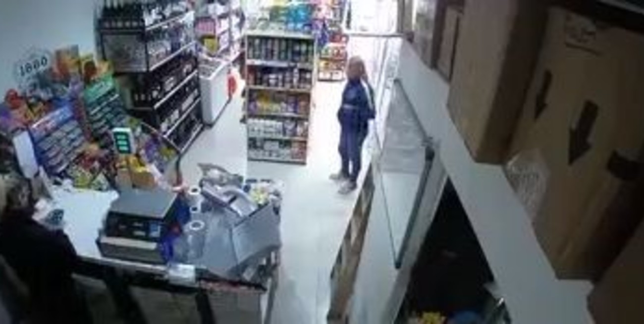 Video: una mujer protagonizó un violento episodio en un comercio de la localidad de San Lorenzo