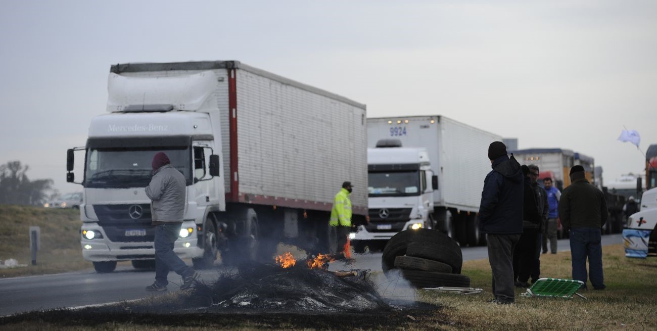 Continuarán las protestas de camioneros por la falta de gasoil