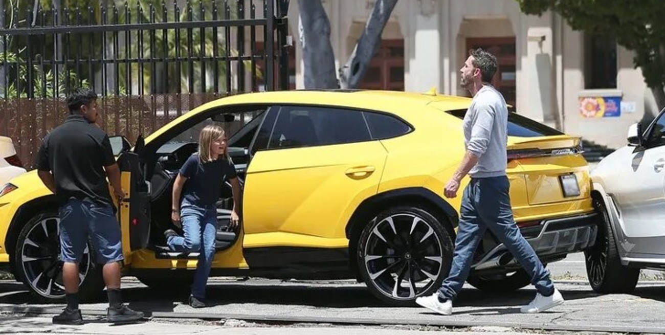 El hijo de 10 años de Ben Affleck chocó un Lamborghini contra un BMW