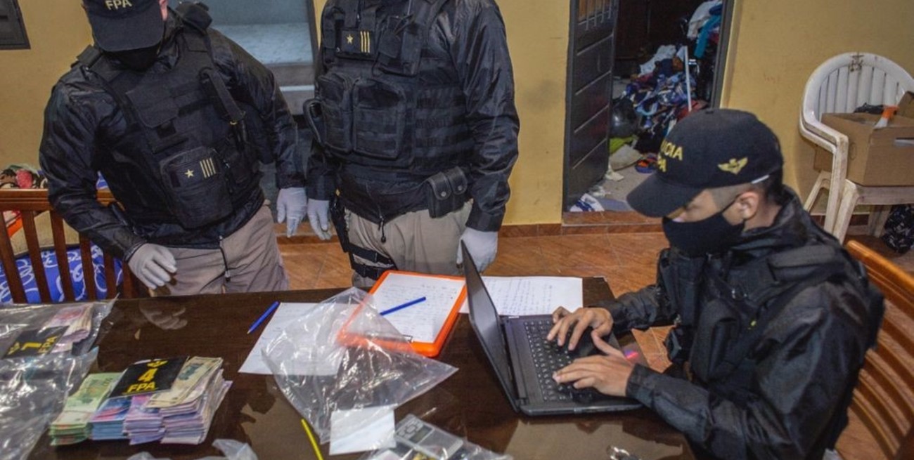 Córdoba: detuvieron a 3 ciudadanos peruanos con cocaína, 5 millones de pesos y 20 mil dólares