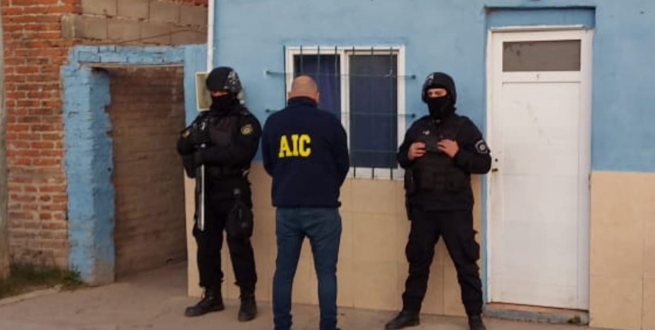 Dos mujeres y un hombre detenidos por venta de drogas en Barranquitas