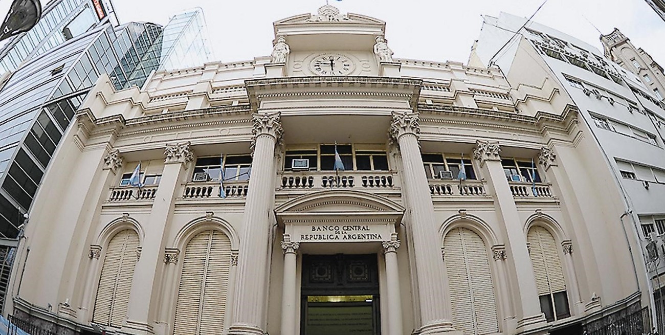 El Gobierno nacional busca evitar una devaluación brusca con el nuevo cepo al dólar