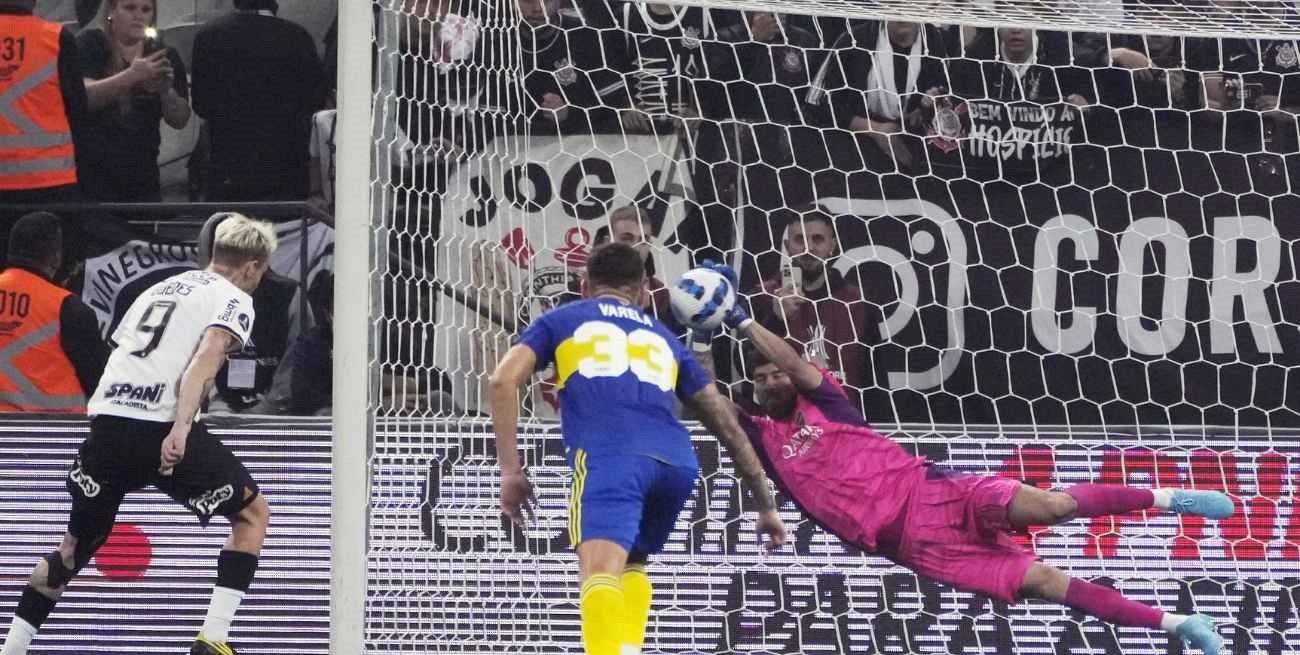 Con un penal atajado por Rossi, Boca empató ante Corinthians en San Pablo