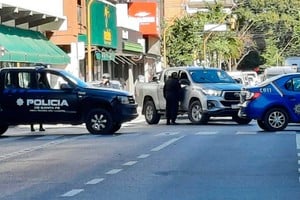 Operativo en pleno centro por amenaza de bomba en una escuela. 