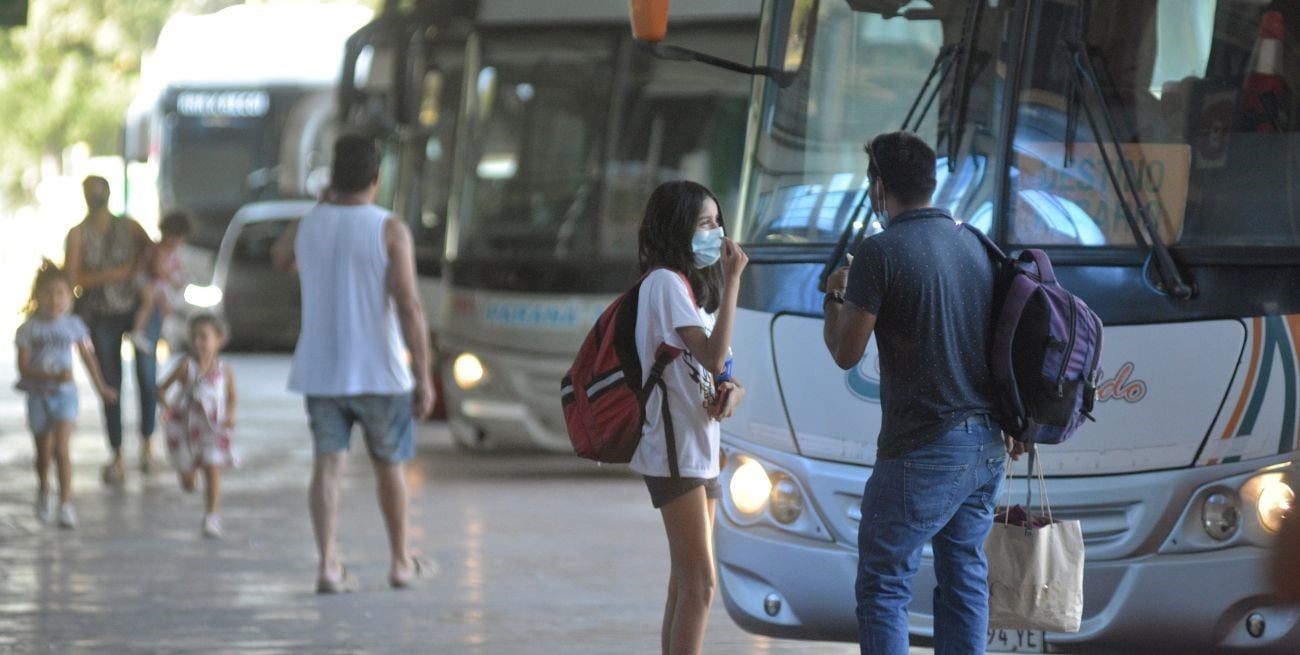Permitirán que los colectivos interurbanos con 16 años de antigüedad continúen circulando