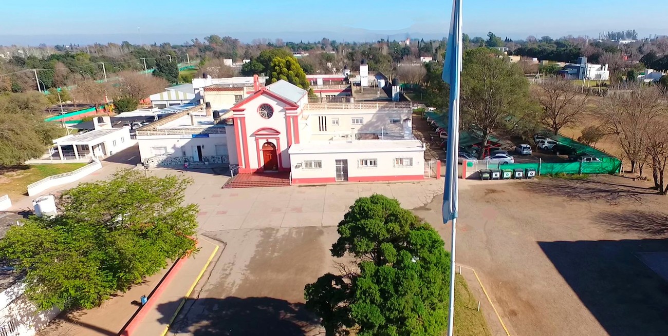 Tiene 10 años, se cayó en la escuela y se atragantó con un chupetín: está con asistencia respiratoria mecánica