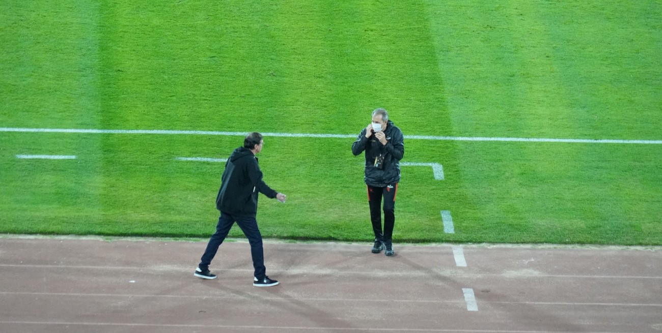 Falcioni: "Nos tenemos que jugar el todo por el todo"