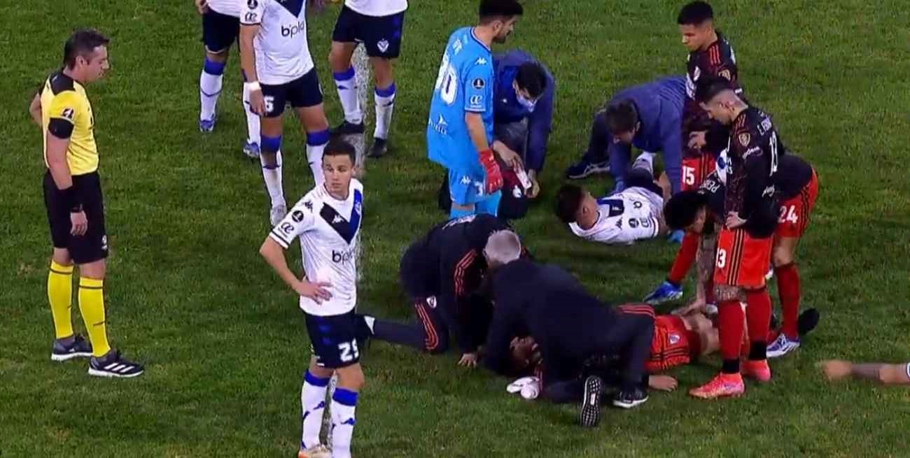 Accidentado debut de Aliendro en River: entró desde el banco y tuvo que ser sustituido por un golpe en la cabeza