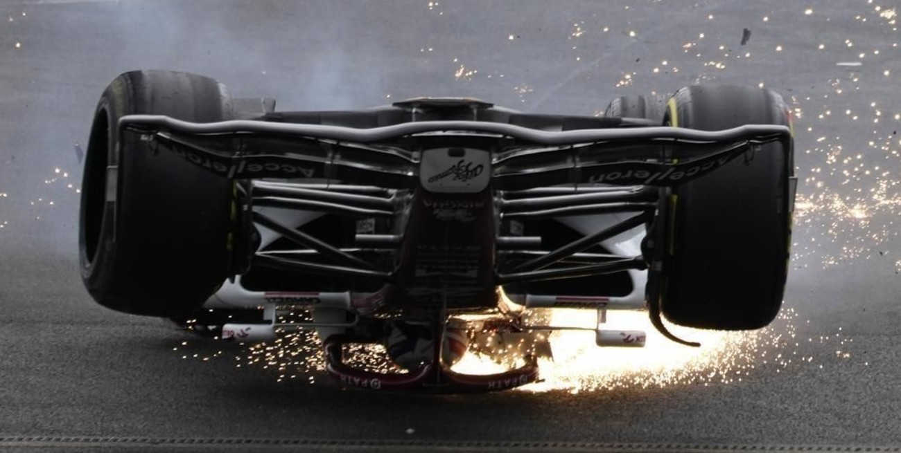 Video: impresionante accidente en la largada del Gran Premio de Silverstone en Gran Bretaña