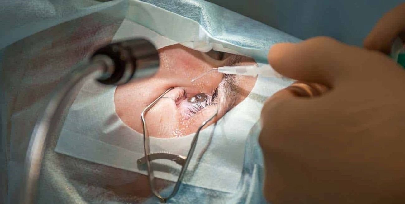 Fue sometido a una operación de la vista, le extirparon el ojo equivocado, y quedó ciego