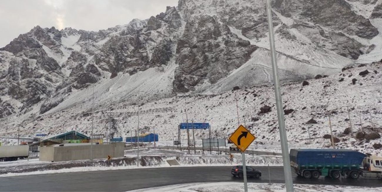 Está cerrado al tránsito el paso internacional Cristo Redentor por nevadas
