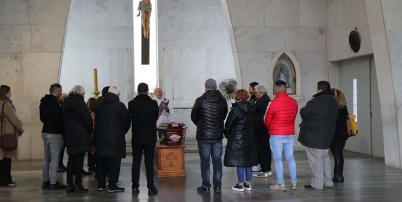 El entorno de Cacho Fontana despidió sus restos en el Cementerio de la Chacarita