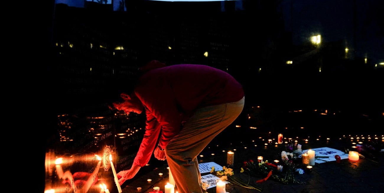 Sube a 7 el número de muertos en el tiroteo en el desfile por el Día de la Independencia en Estados Unidos