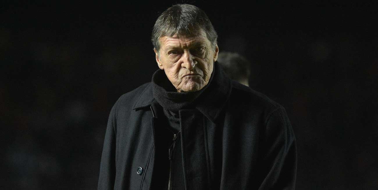 Falcioni deja de ser el DT de Colón: dirige "Chupete" Marini ante Vélez
