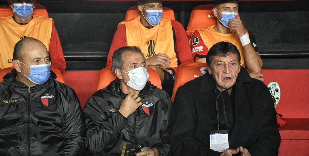 Julio César Falcioni: "Mañana o en las próximas horas hablaremos con el presidente a ver qué es lo mejor para Colón"