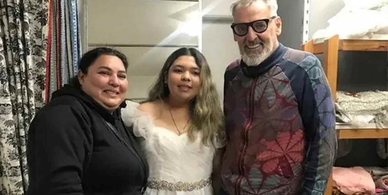 Le robaron su vestido de 15 y fue sorprendida por Benito Fernández con uno nuevo