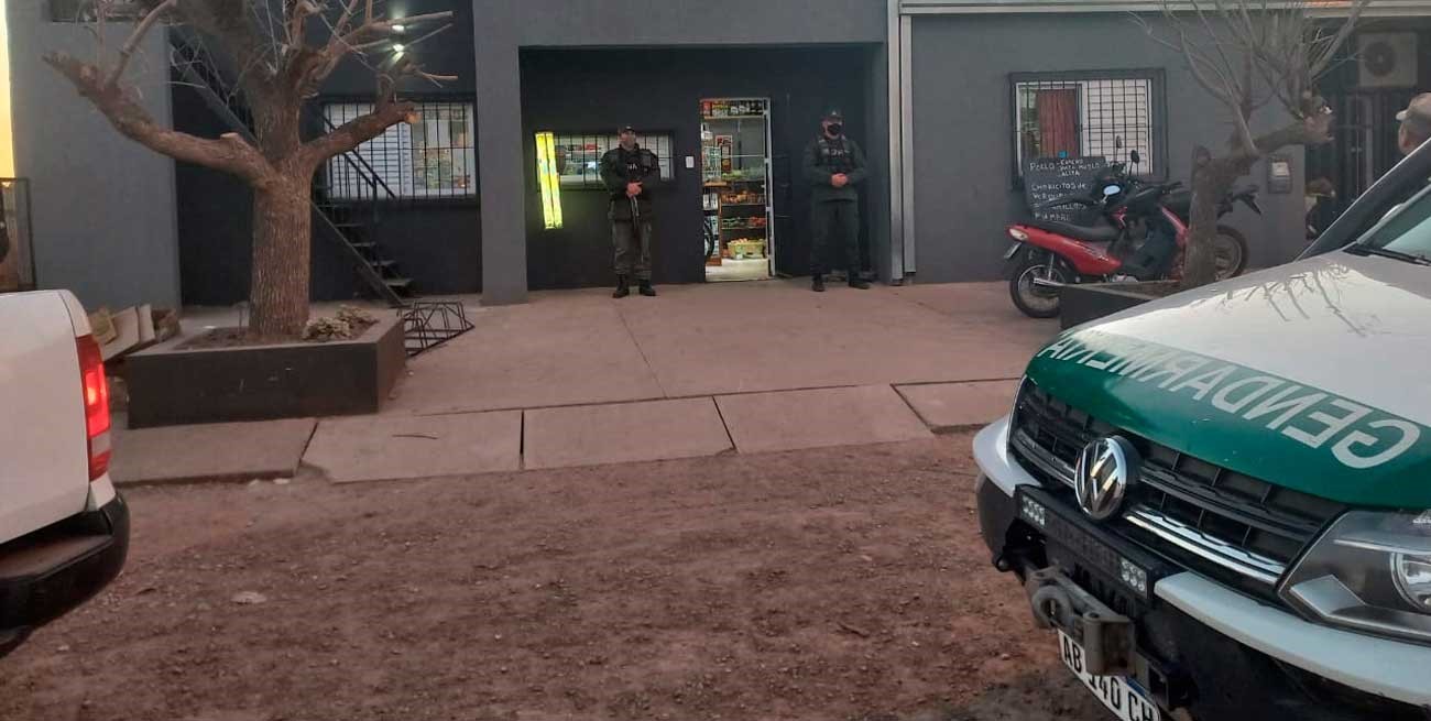 Cocaína y más de tres millones de pesos en almacén narco de Esperanza