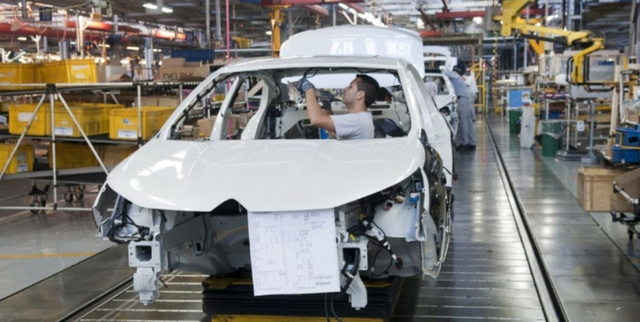 Autopartes, fertilizantes y fitosanitarios: los pocos beneficiados por la leve flexibilización del cepo al dólar