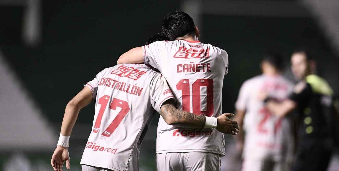 Unión venció a Banfield y se prendió en la lucha por el campeonato