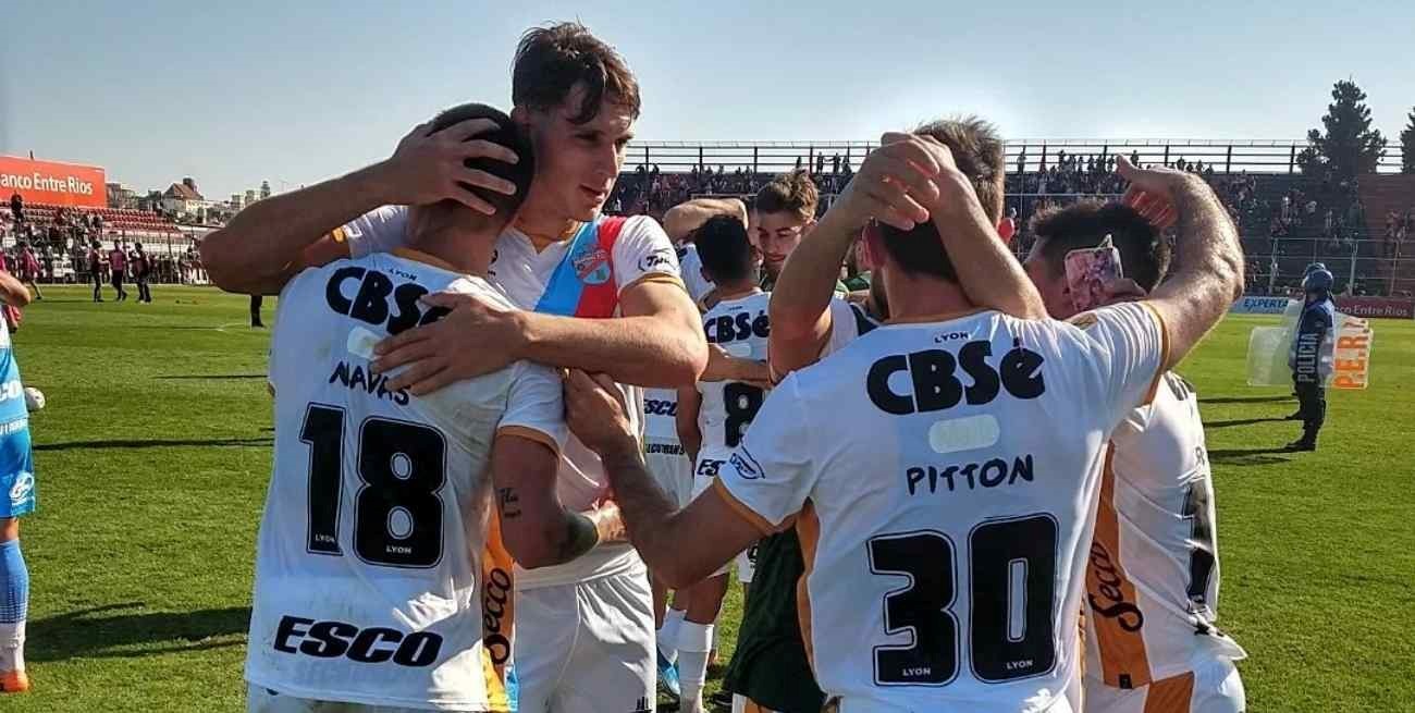 Arsenal venció a Patronato y se prendió a los puestos de arriba